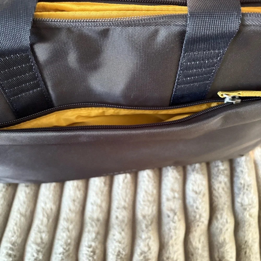 TUCANO smilza slim laptop bag